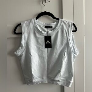 Arrive Guide medium yoga top. Black or white option.